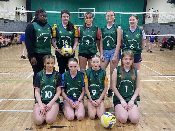Congratulations to the Second Year junior girls’ volleyball team from Elphin Community College who competed in the preliminary round of this year’s competition against near neighbours, Drumshanbo Vocational School.