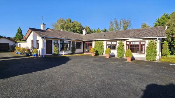 Number 39 Shannon Gael, Carrick-on Shannon is a three bedroom, two bathroom detached bungalow.