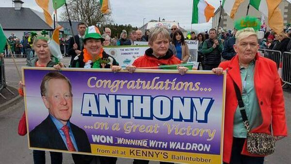 Balloons released during Ballintubber parade in memory of late councillor