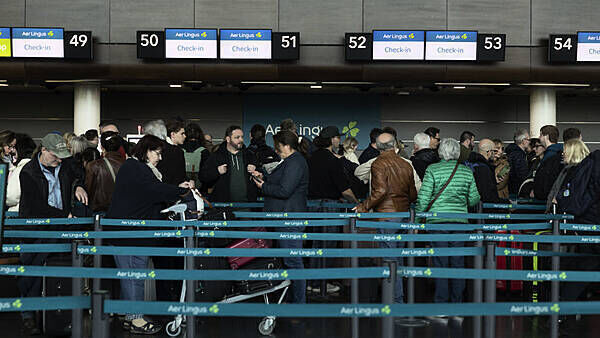 Contractor at Dublin Airport claims he was fired for telling Aer Lingus employee to ‘f*** off