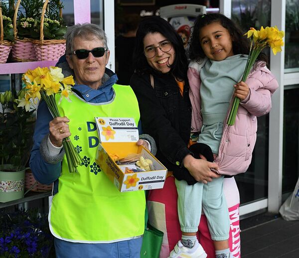 Loretto Curley pictured with Kamela Souza and Cecila Brigel outside Tesco, Roscommon on Daffodil Day in aid of the Irish Cancer Society on Friday last. Pic: Gerard O’Loughlin