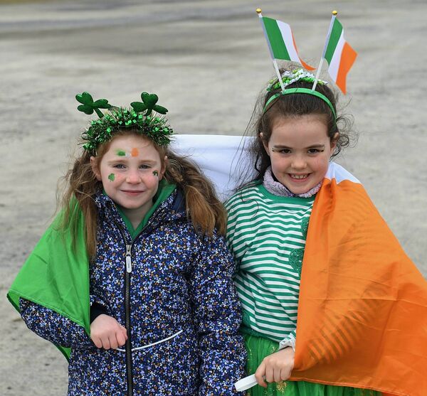 Freya Feeney and Robyn McHugh at the Lanesboro/Ballyleague St. Patrick’s Day Parade. Pic: Gerard O’Loughlin