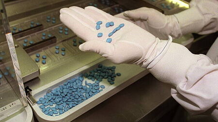 Irish pharma exports to US surge to €10.5 billion amid tariff threat
