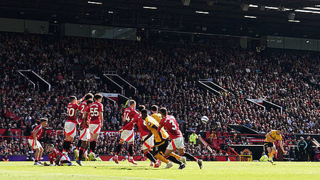 Pablo Sarabia free-kick stuns Man Utd as Wolves seal historic league double