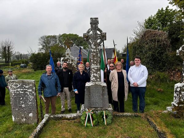  Contae RosComáin Sinn Féin held its Easter commemoration at the grave of Luke Killian in Portrun Old Cemetery, South Roscommon. A colour party was in attendance, The wreaths were laid by Deputy Claire Kerrane on behalf of the Comhairle Ceantair, and Pearse Mc Kenna on behalf of the Toby Mannion Sinn Féin Cumann. The roll of honour was read by Joe Harney , and the Proclamation was read by Rory Doyle. The main Oration was given by Sorca Clarke TD. 
