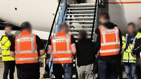 39 people including 5 children deported from Ireland overnight