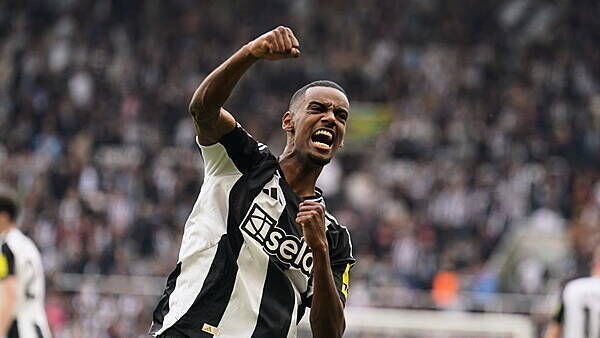Newcastle boss Eddie Howe hopes ‘electric’ Alexander Isak is fit to face Everton