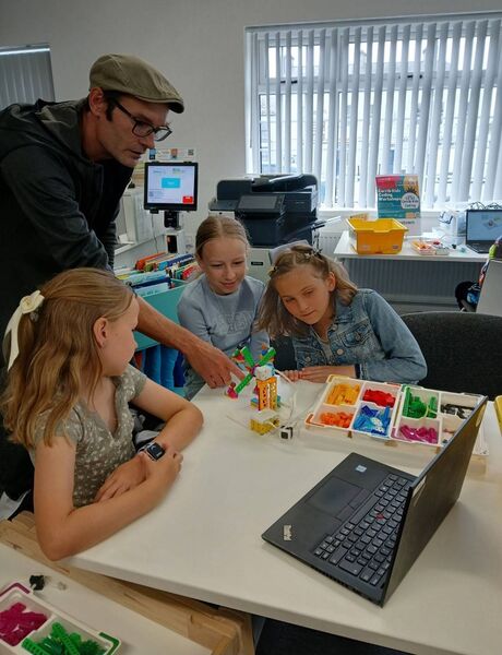 Pictured during Cruinniú na nÓg in Strokestown Library are some junior participants enjoying a creative coding workshop. They were skilfully assisted by tutors Chris and Lile. 