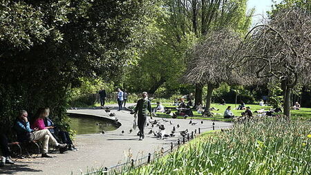 Warm weather expected over the weekend with highest temperatures of 29 degrees