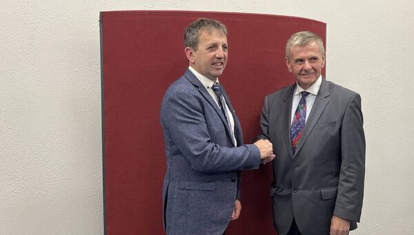Outgoing Cathaoirleach Cllr Tom Crosby welcomes the newly elected Cathaoirleach, Cllr Sean Moylan. 