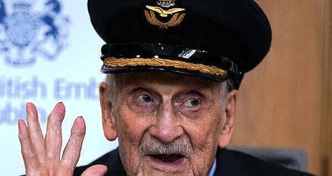 Portrait of last Battle of Britain pilot handed over at National Museum