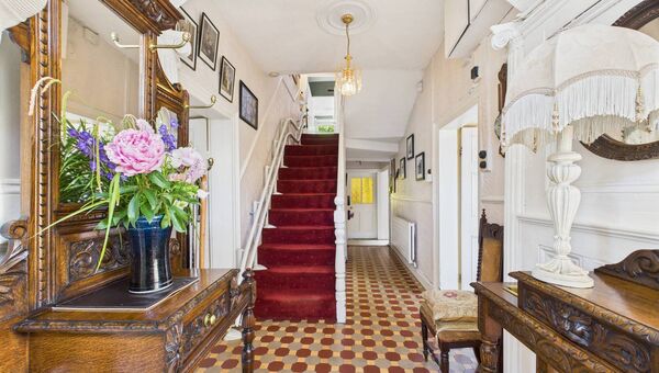 Complementing the commercial space is comfortable residential accommodation ideal for owner-occupiers or staff. 