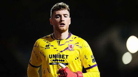 Everton sign Ireland keeper Mark Travers from Bournemouth