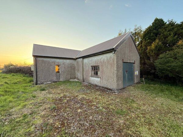 The farm has some excellent infrastructure for agricultural use or hobby farming. The farm has some excellent infrastructure for agricultural use or hobby farming.