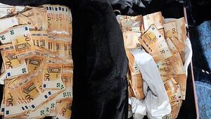 Three men arrested after gardaí find almost €350,000 cash in suitcase Three men arrested after gardaí find almost €350,000 cash in suitcase