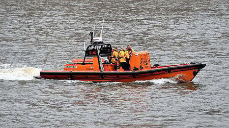 Two people rescued from 40ft yacht in Kinsale