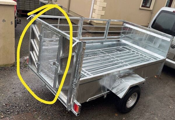 The owners are interested in locating a gate which fell off the back of a trailer which was stolen in transit. The owners are interested in locating a gate which fell off the back of a trailer which was stolen in transit.
