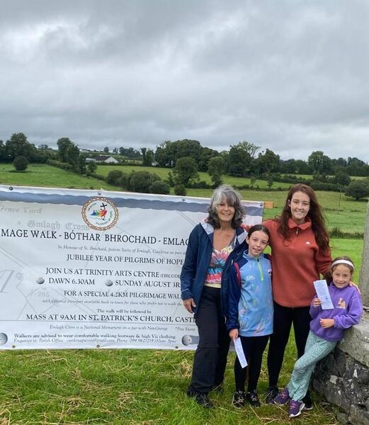 Jenny Byrne, Aoibh Bracken, Jessica Bracken, and Saoirse Bracken members of Craobh d hÍde attending the Bóthar Bhrochaid dawn pilgrim walk to Emlagh.