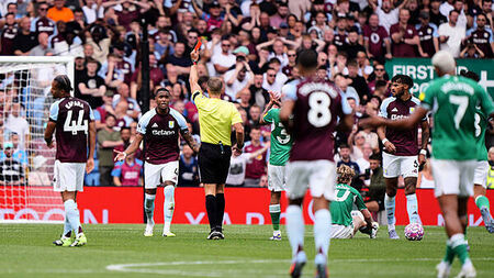 Newcastle miss killer instinct of Alexander Isak in draw at 10-man Aston Villa