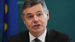 Sinn Féin hold commanding lead as Fine Gael gains ground on Fianna Fáil, poll shows
