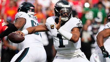 Philadelphia Eagles eclipse Kansas City Chiefs 20-17 in Super Bowl rematch