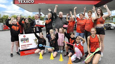 Irish rugby legend congratulates local athletics club on major award