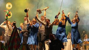<p>Glór na dTonn Céilí Band, the newly crowned All-Ireland Senior Céilí Band Champions, will pay at the Coleman Music Centre, Gurteen on October 4th.</p>