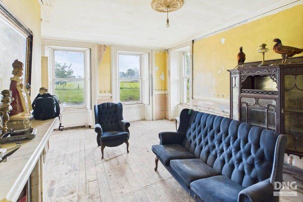 This residence is in the ownership of the same family for more than a century.