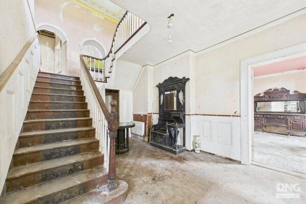 This is an ideal project for those interested in restoring the house to its former glory. 