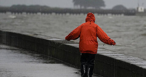 Met Éireann issues orange and yellow rain warnings