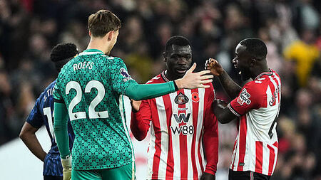 Sunday’s briefing: Sunderland end Arsenal run and Wolves close on new boss