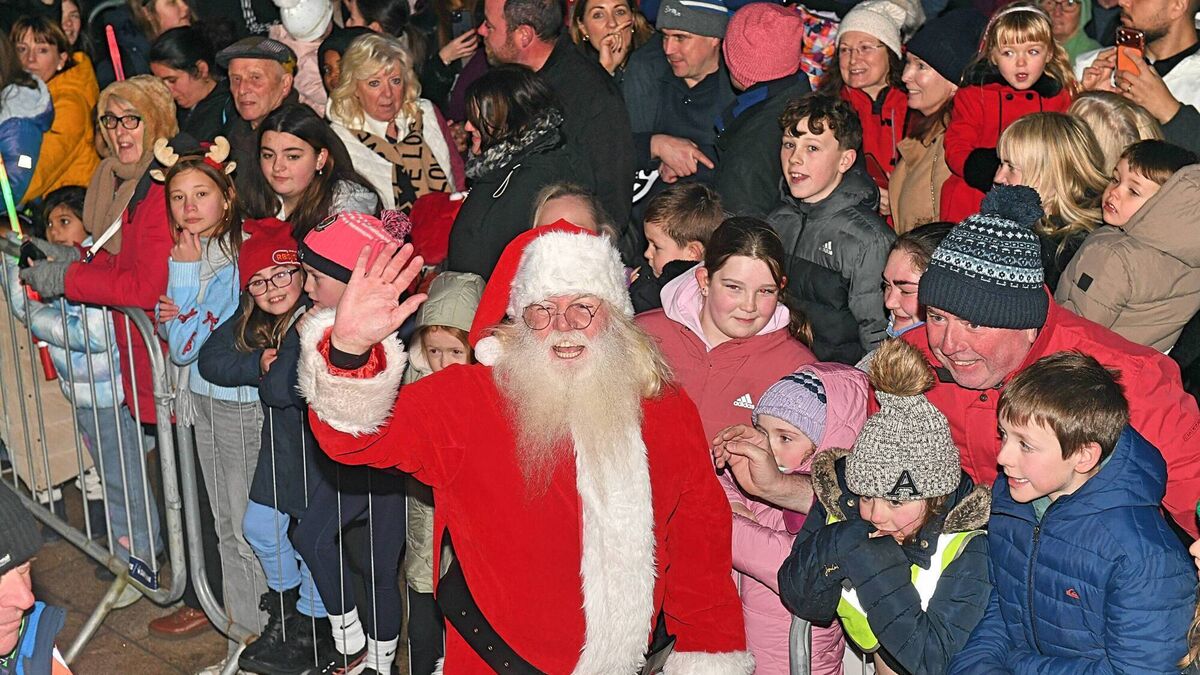 Fallon's Town Talk: Roscommon Town looks resplendent after the turning on of the Christmas lights