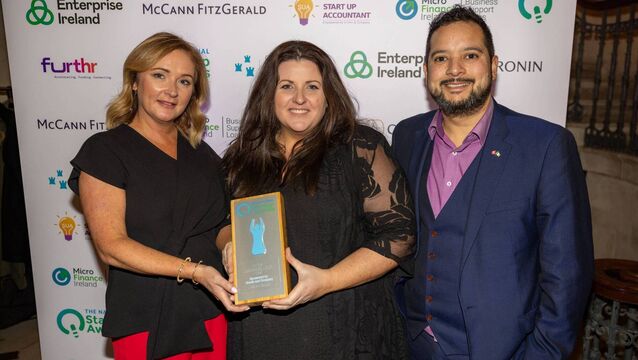 <p>Husband and wife team Leah Fletcher and James DeMello, receiving the gold trophy at the National Startup Awards 2025 with sponsor Elaine Mahon from Cronin and Co, Dublin.Pic: Paul Sharp/SHARPPIX</p>