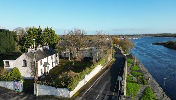 Shannon View is a distinguished 19th-century riverside residence occupying an exceptional position on the banks of the River Shannon.