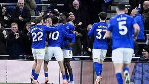 Chelsea frustrated by Bournemouth as they miss chance to close on Arsenal Chelsea frustrated by Bournemouth as they miss chance to close on Arsenal