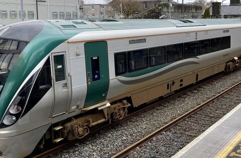 Roscommon councillor hits out at ‘unacceptable’ overcrowding on trains as  '80-100 people left standing'