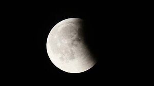 Astronomer captures first recording of lunar impact flash from Ireland