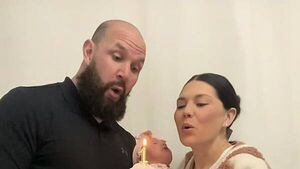 US couple have box of clay from Tipperary shipped 4,000 miles so daughter can take first steps on Irish soil