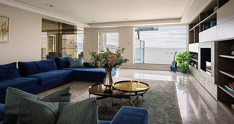 Three homes for a Christmas morning by the beach