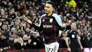 Morgan Rogers brace boosts Aston Villa to 10th straight win at Man Utd expense