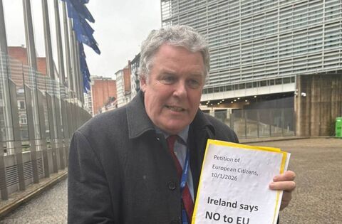 Mullooly delivers 30,000-name Mercosur petition