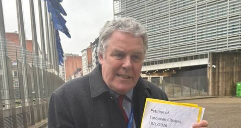 Mullooly delivers 30,000-name Mercosur petition