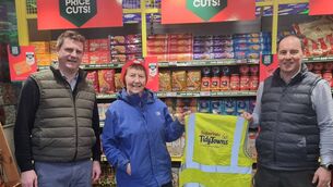 <p>SuperValu Strokestown has supplied Elphin Tidy Towns with hi-vis vests. Picture shows Stephen McGuinness, SuperValu, Strokestown, Deirdre Parnell, Elphin Tidy Towns PRO, and Martin Mullen, SuperValu, Strokestown. </p>