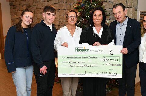 Cheque presented to Hospice in memory of Edel