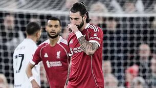 Max Verstappen pips Oscar Piastri to pole after tense qualifying for Japanese GP