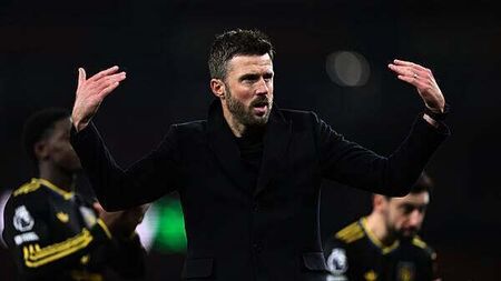 Roy Keane says Carrick should be replaced even if United 'win every game'