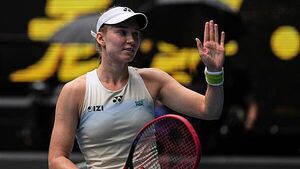 Elena Rybakina powers past Iga Swiatek to reach Australian Open semi-finals
