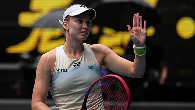 Elena Rybakina powers past Iga Swiatek to reach Australian Open semi-finals