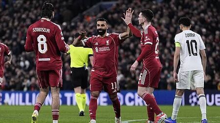 Liverpool thrash Qarabag and ease into last 16 in Champions League