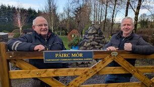 <p>Cathaoirleach of Roscommon County Council Cllr Liam Callaghan paid a recent visit to Michael's garden. Pic: Liam Reynolds</p>